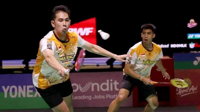 Foto: Ganda putra Indonesia, Sabar Karyaman Gutama/Moh Reza Pahlevi Isfahani lolos 16 besar Hong Kong Open.