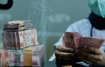 Rupiah Kembali Bertenaga, Harga Emas Naik Segini