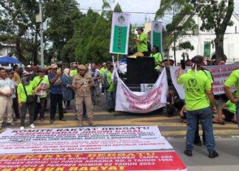 Kantor Gubsu Digeruduk Masyarakat, Ini Tuntutannya
