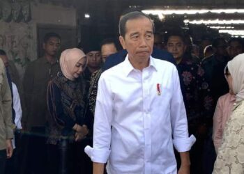 Jokowi Batal Hadiri Penutupan PON, Pilih Hadir ke Pernikahan Anak Khofifah
