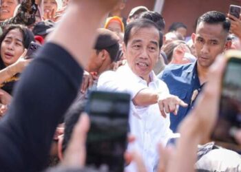 Di Pasar Surabaya, Jokowi Diteriaki “Mulyono”