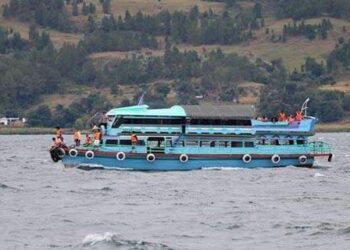 Cuaca Buruk, Operasional Kapal Tradisional di Danau Toba Dihentikan