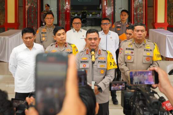 Foto: Kapolda Sumut Irjen Pol Wishnu Hermawan Februanto menyampaikan keterangan pers.