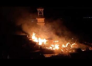 Kobaran Api Membara di Parapat, Puluhan Bangunan Terbakar