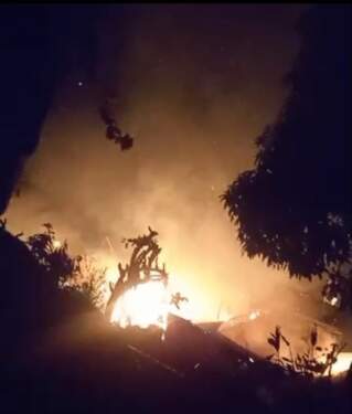 Foto: Kebakaran di jalan Bajigur gang Tembok Pematangsiantar dini hari, Selasa (3/9/2024)