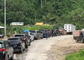 Macet Parah di Jalinsum Batu Jomba