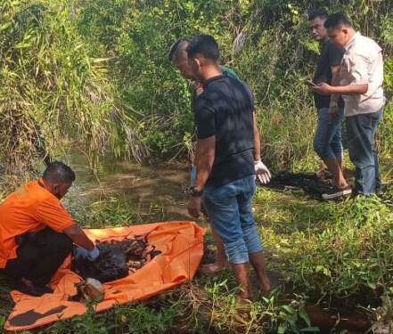 Foto: Polisi selidiki penemuan kerangka manusia di Desa Kampung Lalang.