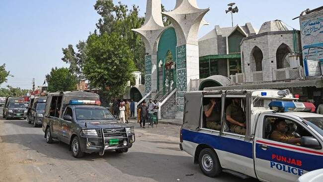 Foto: Kerusuhan yang melibatkan kelompok Muslim sunni dan syiah pecah di Distrik Kurram, barat Laut Pakistan, sejak enam hari terakhir hingga kini telah menewaskan 37 orang dan melukai 153 orang lainnya. (Foto: AFP/Aamir Qureshi)
