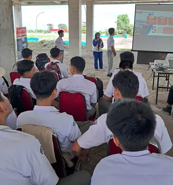 Foto: PT Indako Trading Coy melalui tim keselamatan berkendara (safety riding) mengundang para pelajar kota Medan berkunjung ke pusat pelatihan keselamatan berkendara Indako Safety Riding Center (ISRC) Jalan. Bunga Sakura No.33 Tanjung Selamat – Medan.(Istimewa)