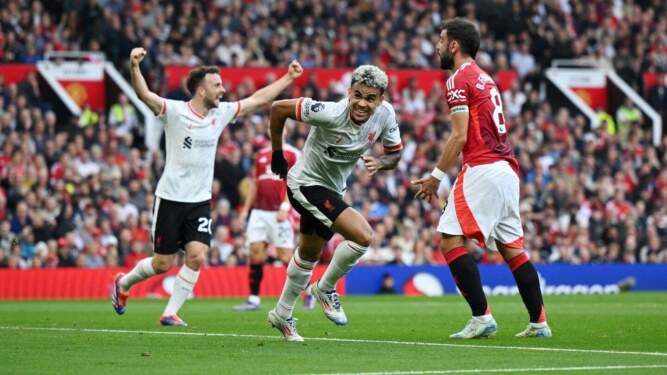 Foto: Liverpool catat kemenangan ketiga usai tekuk MU 3-0.