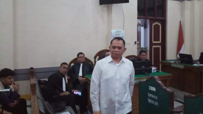 Bupati Labuhanbatu nonaktif Erik Adtrada Ritonga.