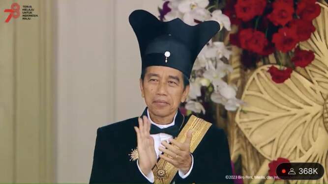Foto: Media Inggris the Economist soroti julukan Raja Jawa buat Jokowi memantik darurat demokrasi Indonesia.
