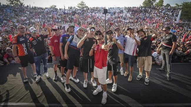 Foto: Pembalap MotoGP Mandalika 2024 saat melakukan parade di Lombok, NTB, Rabu (25/9). (Dok. MotoGP)