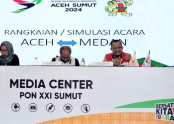 Dua Atlet Legenda Sumut Bawa Api Obor Pembukaan PON XXI