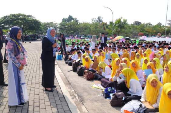 Foto: Rektor UINSU Prof Dr Hj Nurhayati MAg saat membuka kegiatan PBAK mahasiswa baru 2024.