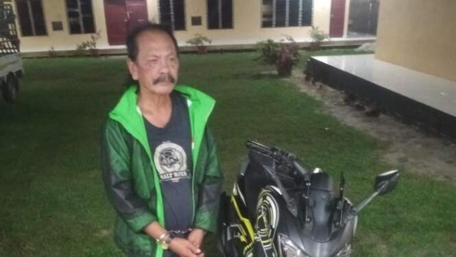 Pelaku Viktor Sirait saat diamankan.