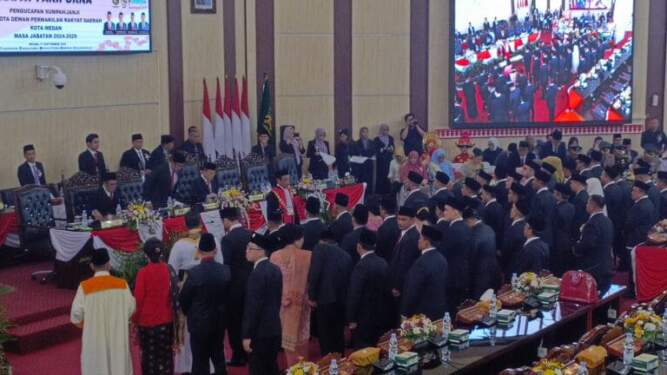 Foto: Pelantikan anggota DPRD Medan.
