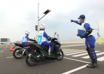 Foto: #Cari_aman di Jalan, Gunakan Jurus 4T untuk Menyeberang 6