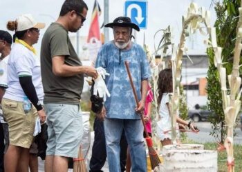 Sambut Paus, PM Timor Leste Xanana Ikut Kerja Bakti Sapu Jalan