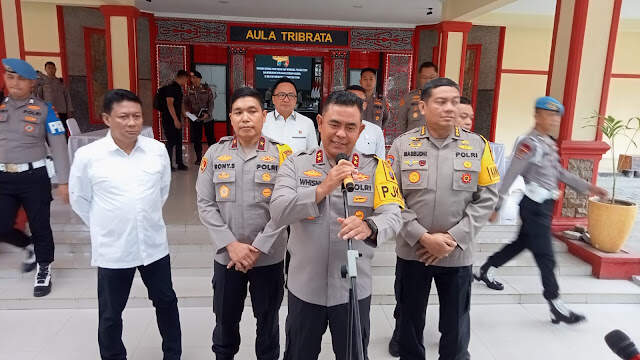 Foto: Kapolda Sumut Irjen Pol Wishnu Hermawan Februanto menyampaikan keterangan pers.