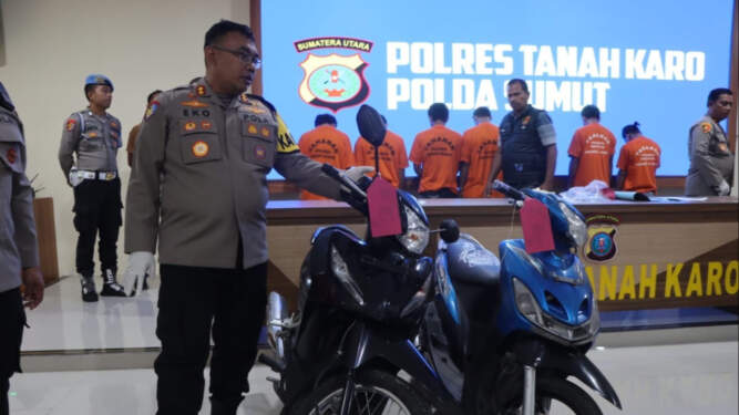 Foto: Kapolres Tanah Karo AKBP Eko Yulianto saat menggelar konferensi pers. Sumber : Bayu Pramana