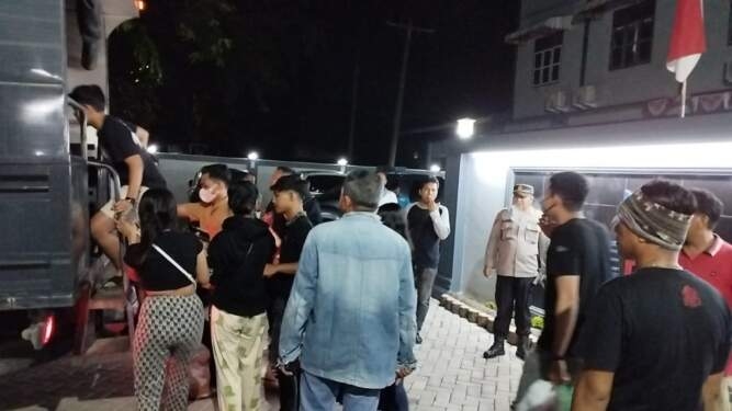 Polres Tanjungbalai saat menggelar razia pekat ke sejumlah hotel.