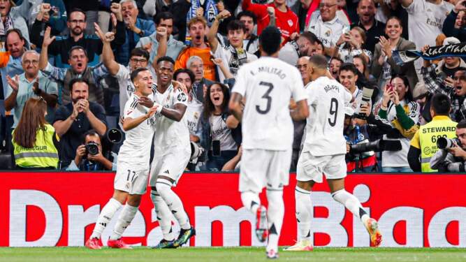 Foto: Real Madrid lanjutkan tren kemenangan usai atasi perlawanan Alaves 3-2.