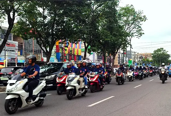 Foto: PT Indako Trading Coy melanjutkan rangkaian aktivitas merayakan Hari Pelanggan Nasional dengan menggelar City Rolling istimewa yang berlangsung pada Sabtu, 14 September 2024.(Istimewa)