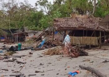 Pondok dan Rumah di Pantai Labu Diterjang Rob 3 Meter