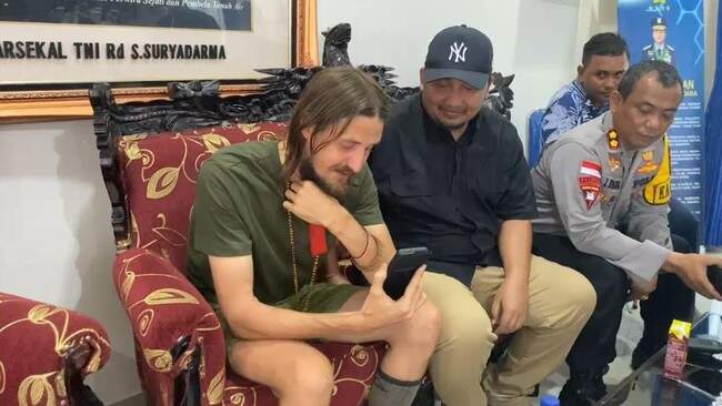 Foto: Philip Mark Mehrtens meminta disediakan pizza dan air soda.