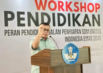Sofyan Tan Motivasi Guru dan Kepala Sekolah Persiapkan Generasi Unggul 2045