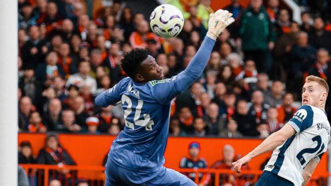 Foto: Tottenham permalukan Manchester United 3-0 di Old Trafford.