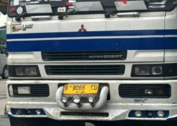Truk Seruduk Mobil Honorer Pemkab Deli Serdang