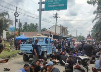 Ratusan Warga Asahan Demo di Akses Jalan Tol Kisaran