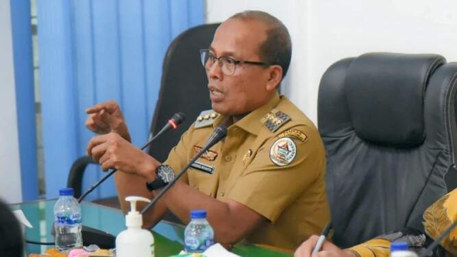 Foto: Pj Bupati Tapteng, Sugeng Riyanta.