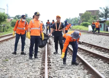 KAI Divre I Sumut Gelar Aksi Bersih Lintas di Sepanjang Jalur Medan-Bandar Kalipah