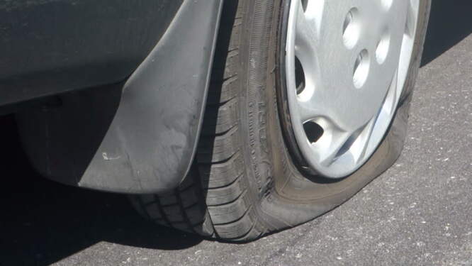 Foto: Ban mobil kempes.