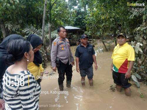 Foto: Banjir bandang menerjang Desa Gunung, Kecamatan Tigabinanga, Kabupaten Karo.