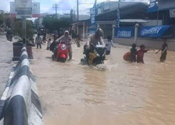 Jalan Pemukiman Warga di Tebing Tinggi Tergenang Banjir