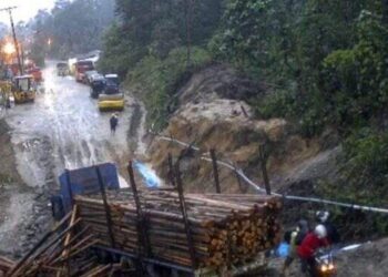 Batu Jomba Tapsel Rusak Parah, Kendaraan Roda 6 Lebih Dilarang Melintas