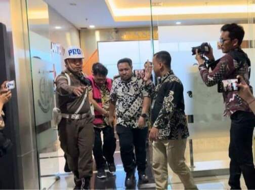 Foto: Kejagung tetapkan eks pejabat MA tersangka suap kasasi Ronald Tannur.