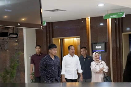 Foto: Presiden Jokowi bersama Iriana menjenguk cucu keenamnya, Bebingah Sang Tansahayu di RSU Bunda Jakarta.