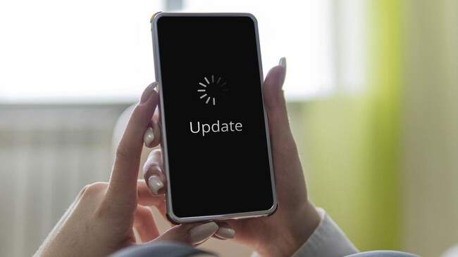 Foto: Sejumlah pakar dan bos-bos perusahaan teknologi dunia memprediksi smartphone akan segera usang pada 2030.