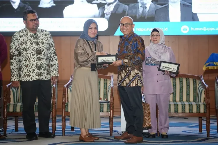 Foto: Rosa Permata Sari selaku Direktur Strategi dan Pengembangan Bisnis PGN saat paparan dalam acara Road to Islamic Digital Transformation Forum 2025, (18/10/2024).(Dok:PGN)
