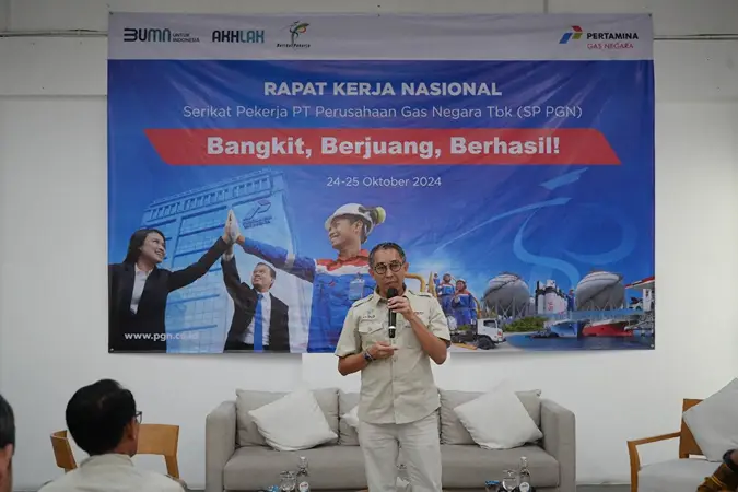 Foto: Direktur SDM dan Penunjang Bisnis PGN Rachmat Hutama saat membuka Rakernas SP PGN di Bandung, (24/10/2024).(Dok:PGN)