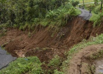 Longsor di Pakpak Bharat, Lalu Lintas Putus Total