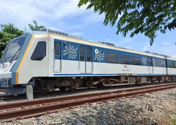 Foto: Kelalaian di Perlintasan, Penumpang KA Dirugikan Terlambat Sampai Tujuan 2
