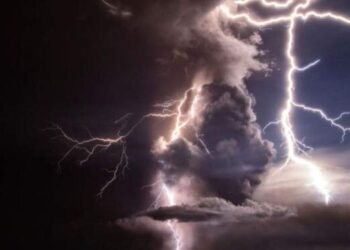 Cuaca Hari Ini:  Awas Hujan Lebat Disertai Petir!