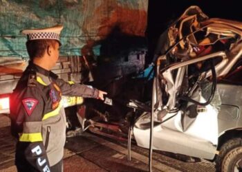 Kecelakaan Maut! Mobil Ford Tabrak Truk di Tol, 2 Tewas