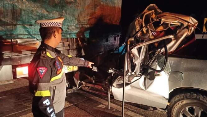 Foto: Lokasi laka antara mobil Ford Ranger dengan truk Fuso.